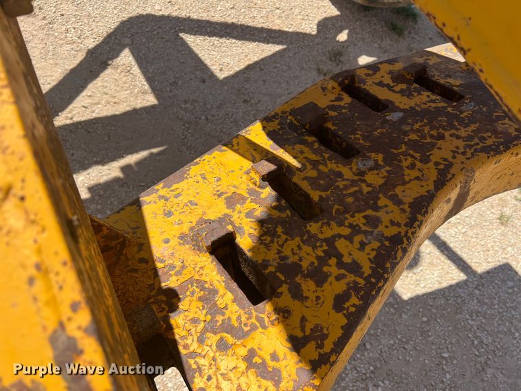 image for item DR5746 1973 Caterpillar 12F  rigid frame motor grader