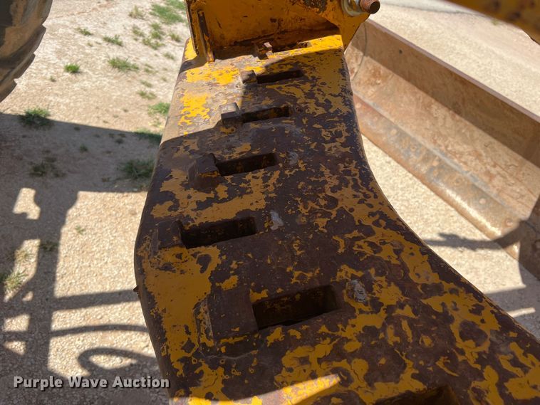 image for item DR5746 1973 Caterpillar 12F  rigid frame motor grader