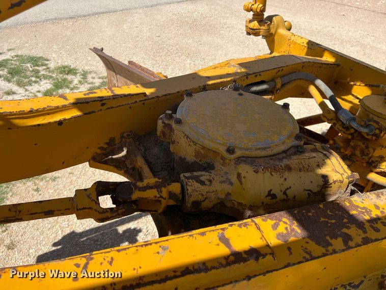image for item DR5746 1973 Caterpillar 12F  rigid frame motor grader
