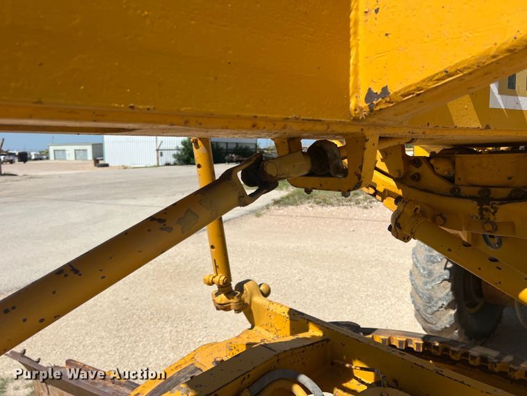 image for item DR5746 1973 Caterpillar 12F  rigid frame motor grader