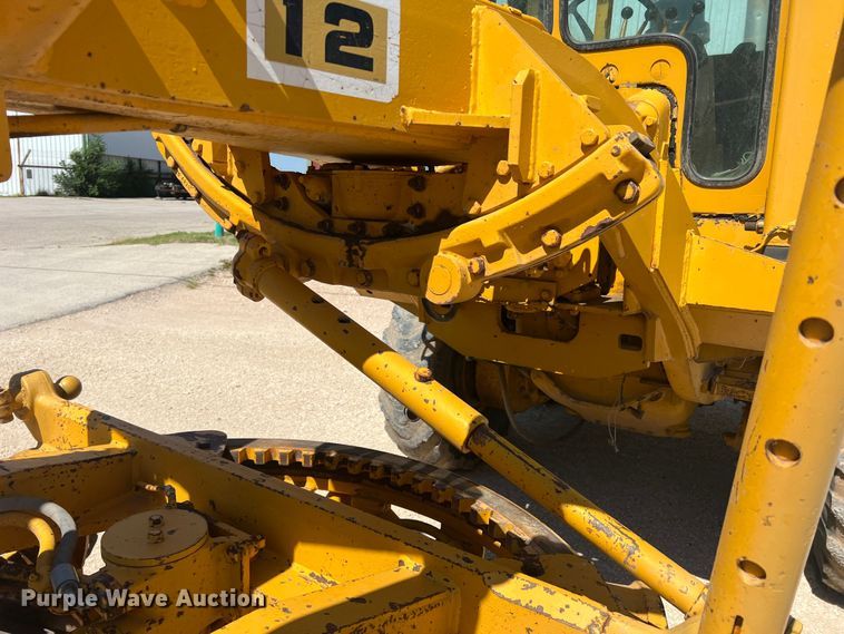 image for item DR5746 1973 Caterpillar 12F  rigid frame motor grader