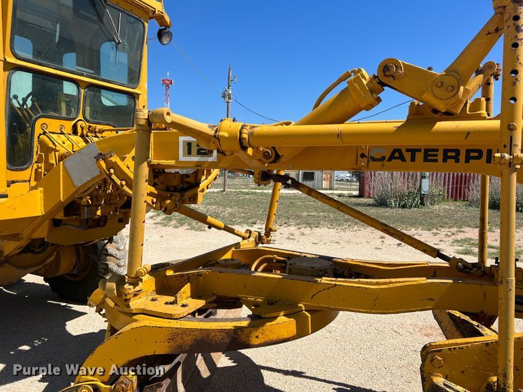 image for item DR5746 1973 Caterpillar 12F  rigid frame motor grader
