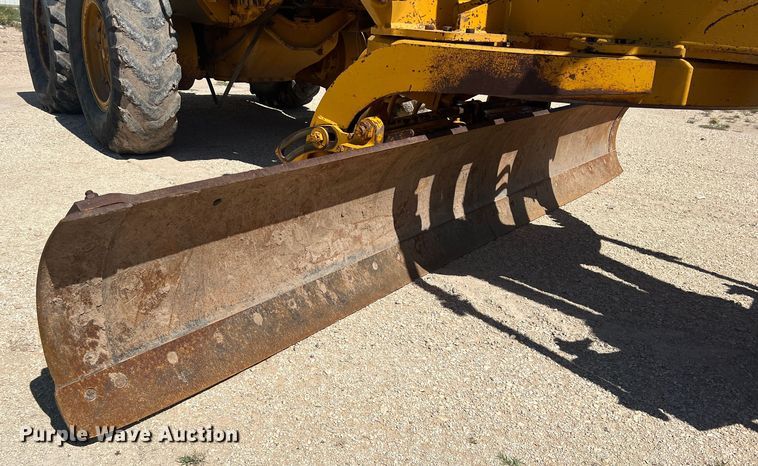 image for item DR5746 1973 Caterpillar 12F  rigid frame motor grader