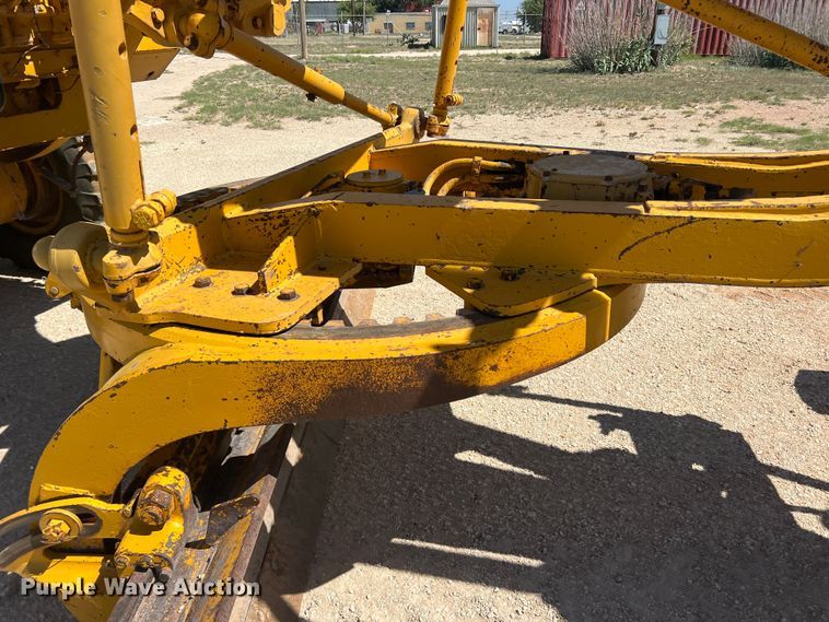 image for item DR5746 1973 Caterpillar 12F  rigid frame motor grader