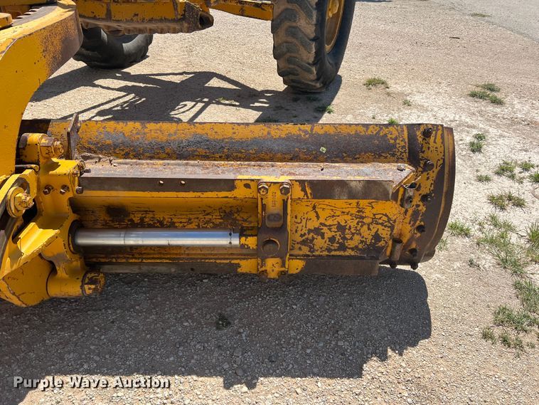image for item DR5746 1973 Caterpillar 12F  rigid frame motor grader