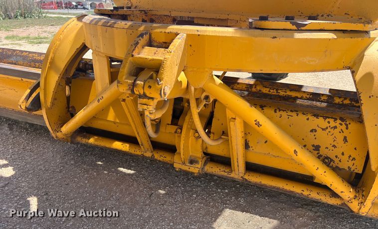 image for item DR5746 1973 Caterpillar 12F  rigid frame motor grader