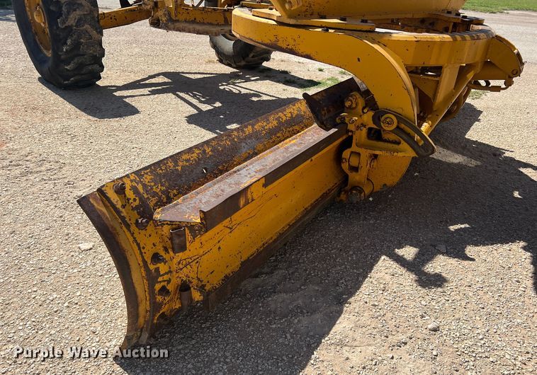 image for item DR5746 1973 Caterpillar 12F  rigid frame motor grader