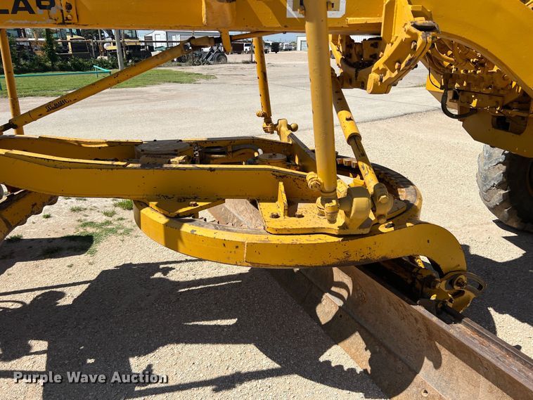 image for item DR5746 1973 Caterpillar 12F  rigid frame motor grader