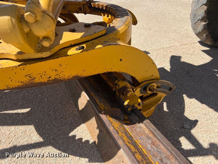 image for item DR5746 1973 Caterpillar 12F  rigid frame motor grader