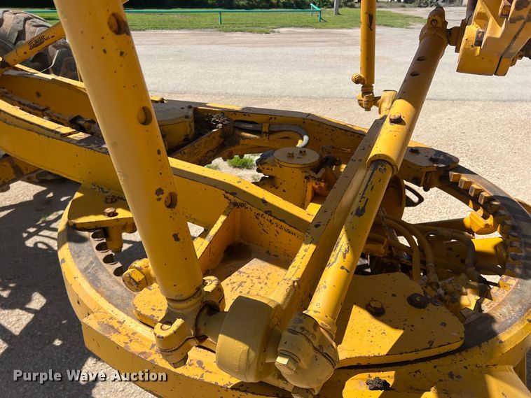 image for item DR5746 1973 Caterpillar 12F  rigid frame motor grader