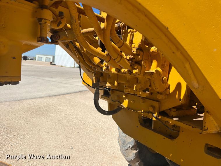 image for item DR5746 1973 Caterpillar 12F  rigid frame motor grader