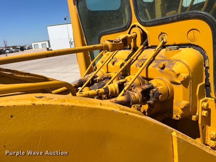 image for item DR5746 1973 Caterpillar 12F  rigid frame motor grader