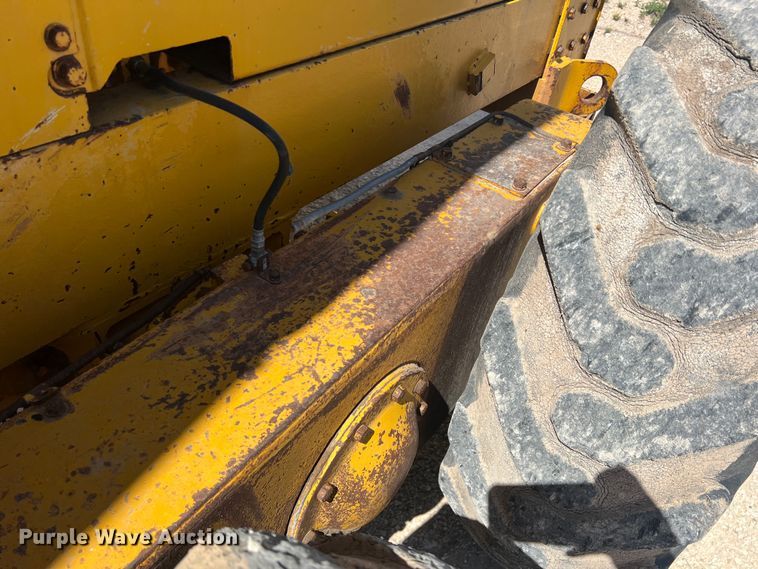 image for item DR5746 1973 Caterpillar 12F  rigid frame motor grader