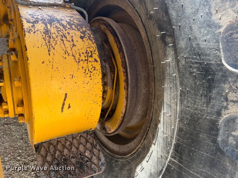 image for item DR5746 1973 Caterpillar 12F  rigid frame motor grader