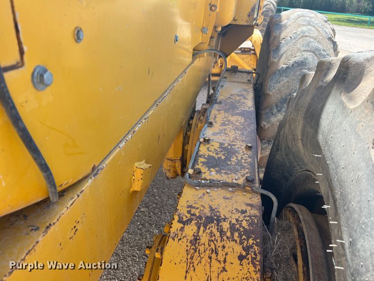 image for item DR5746 1973 Caterpillar 12F  rigid frame motor grader