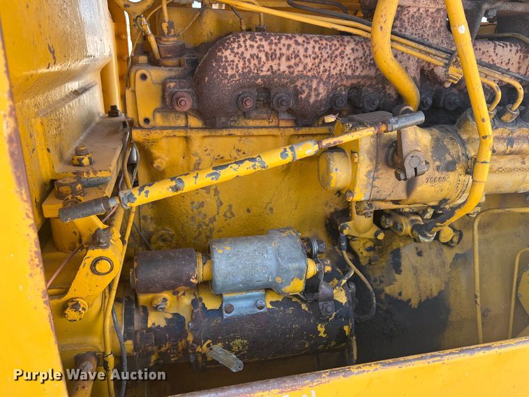 image for item DR5746 1973 Caterpillar 12F  rigid frame motor grader
