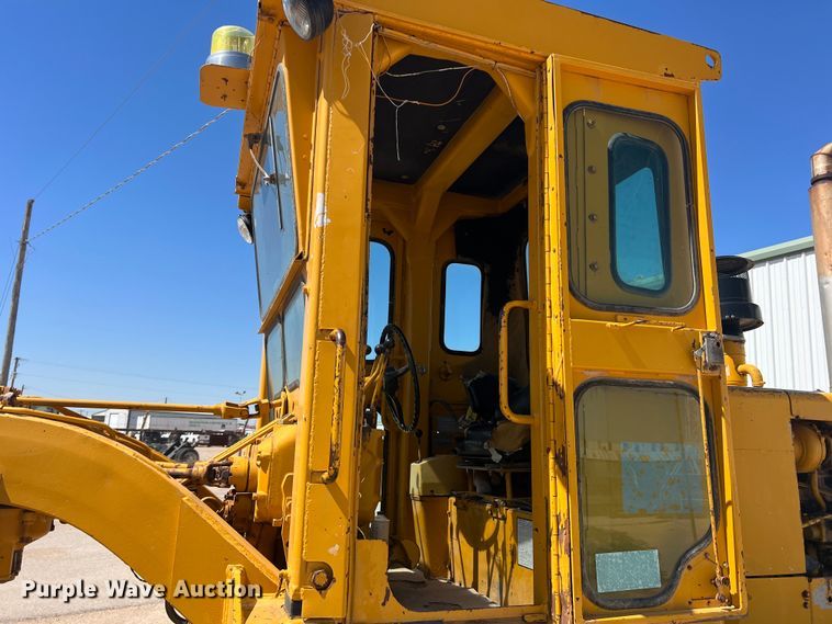 image for item DR5746 1973 Caterpillar 12F  rigid frame motor grader