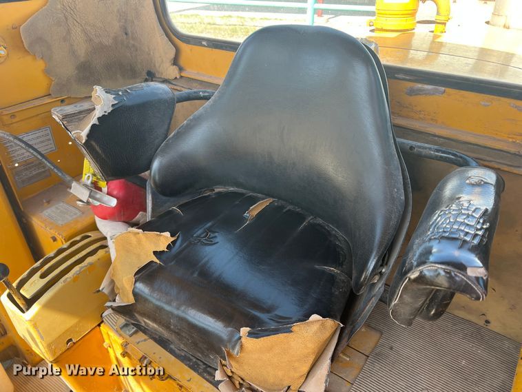 image for item DR5746 1973 Caterpillar 12F  rigid frame motor grader