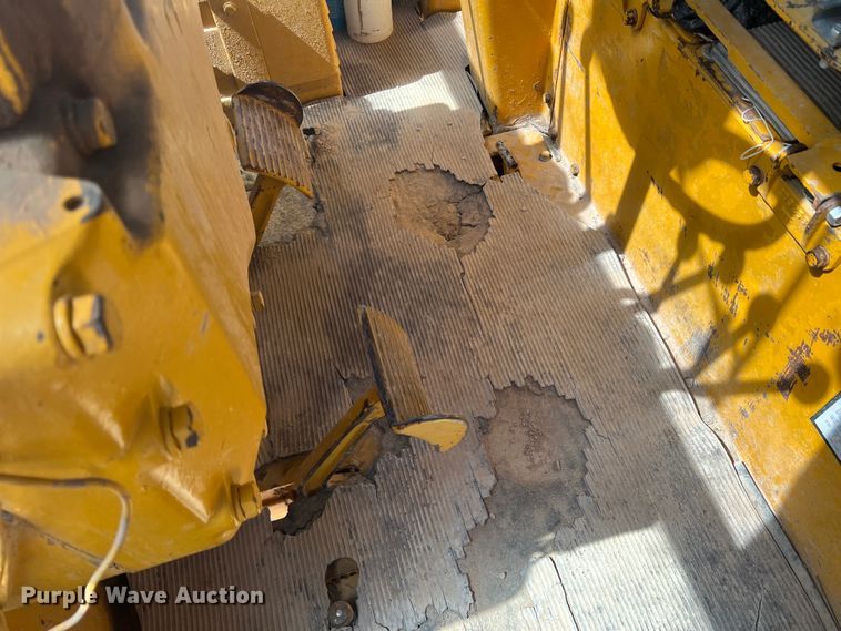 image for item DR5746 1973 Caterpillar 12F  rigid frame motor grader