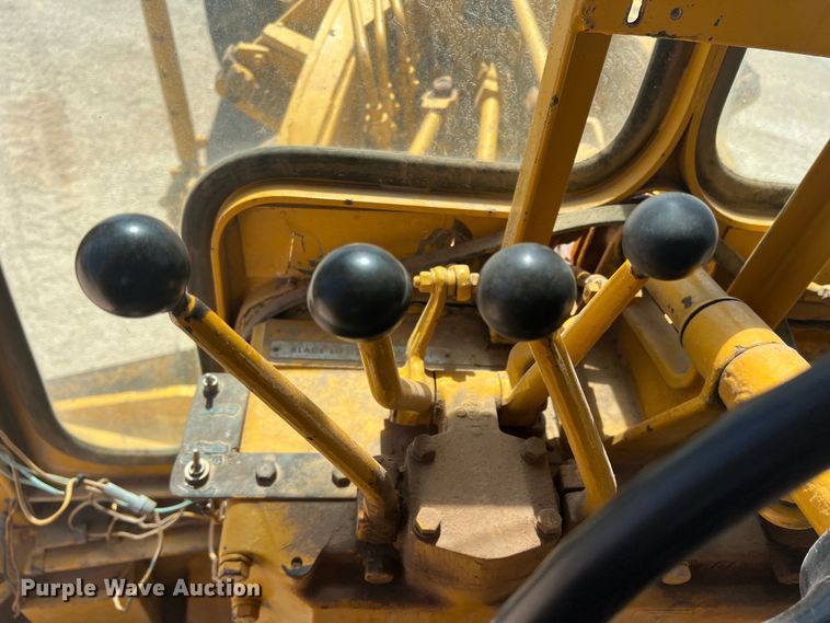 image for item DR5746 1973 Caterpillar 12F  rigid frame motor grader