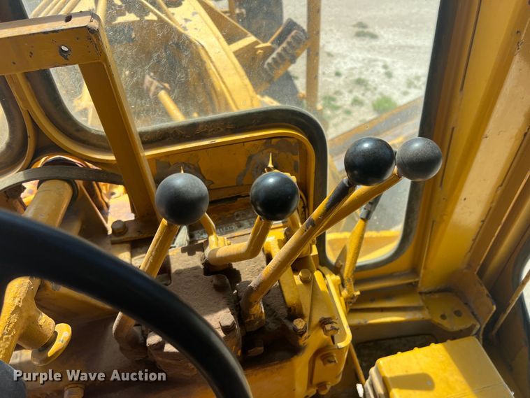 image for item DR5746 1973 Caterpillar 12F  rigid frame motor grader