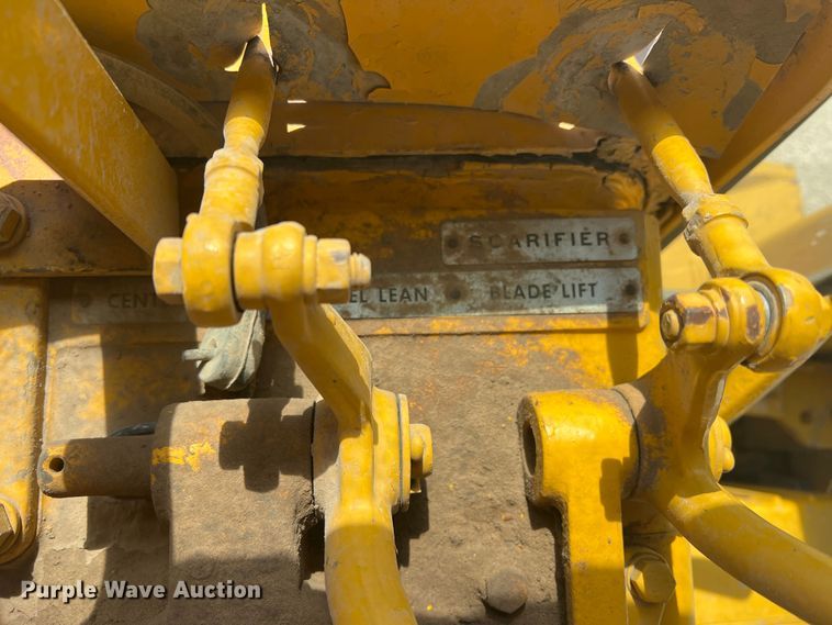 image for item DR5746 1973 Caterpillar 12F  rigid frame motor grader