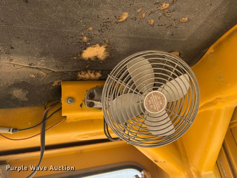 image for item DR5746 1973 Caterpillar 12F  rigid frame motor grader