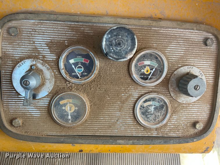 image for item DR5746 1973 Caterpillar 12F  rigid frame motor grader