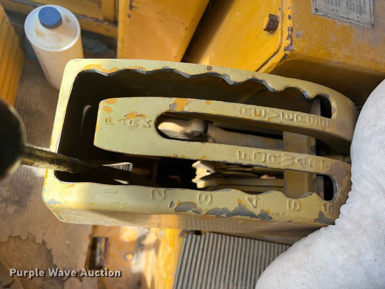 image for item DR5746 1973 Caterpillar 12F  rigid frame motor grader