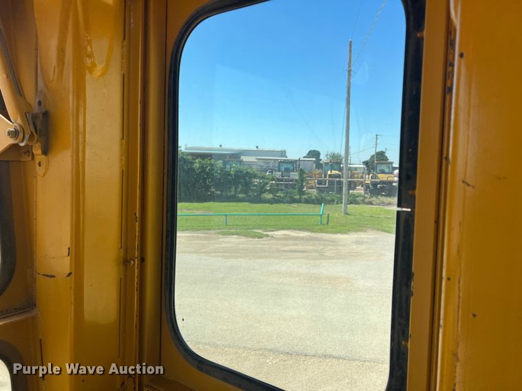 image for item DR5746 1973 Caterpillar 12F  rigid frame motor grader