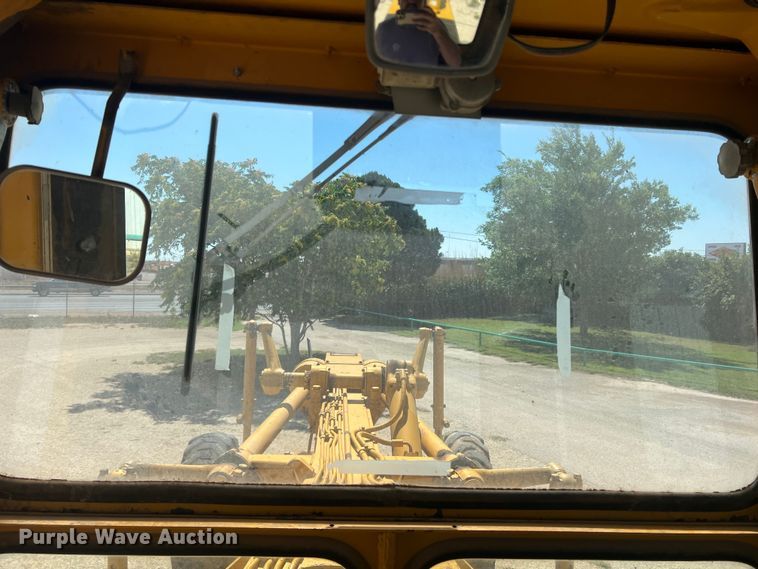 image for item DR5746 1973 Caterpillar 12F  rigid frame motor grader