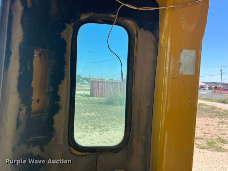 image for item DR5746 1973 Caterpillar 12F  rigid frame motor grader