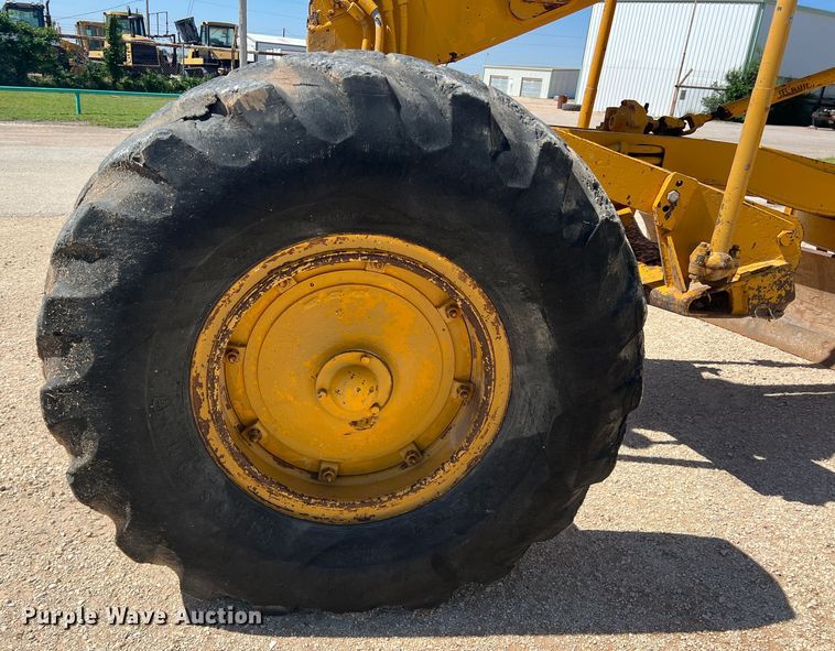 image for item DR5746 1973 Caterpillar 12F  rigid frame motor grader