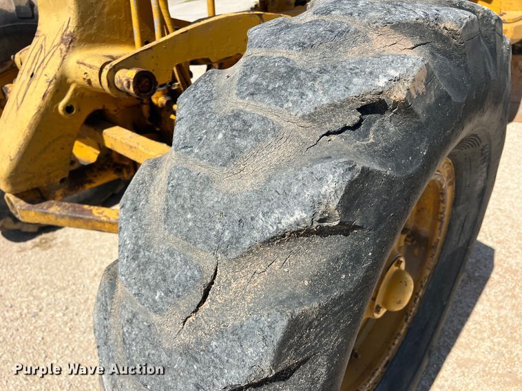 image for item DR5746 1973 Caterpillar 12F  rigid frame motor grader