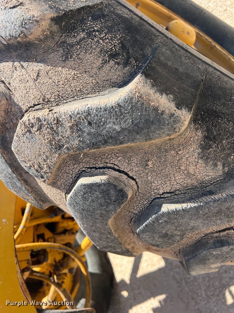 image for item DR5746 1973 Caterpillar 12F  rigid frame motor grader