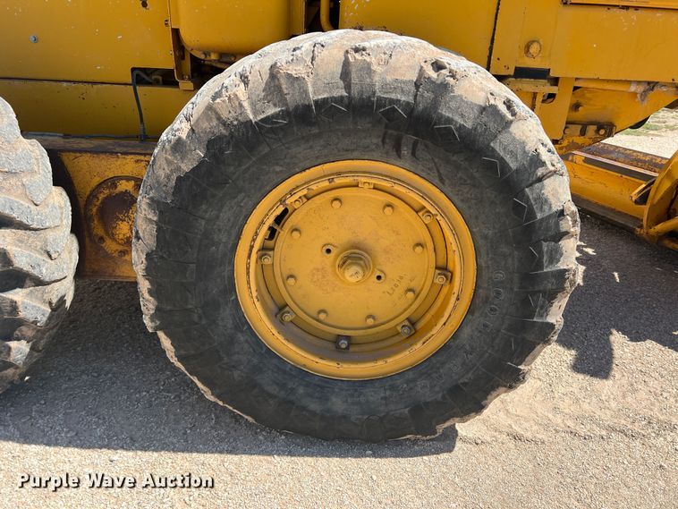 image for item DR5746 1973 Caterpillar 12F  rigid frame motor grader