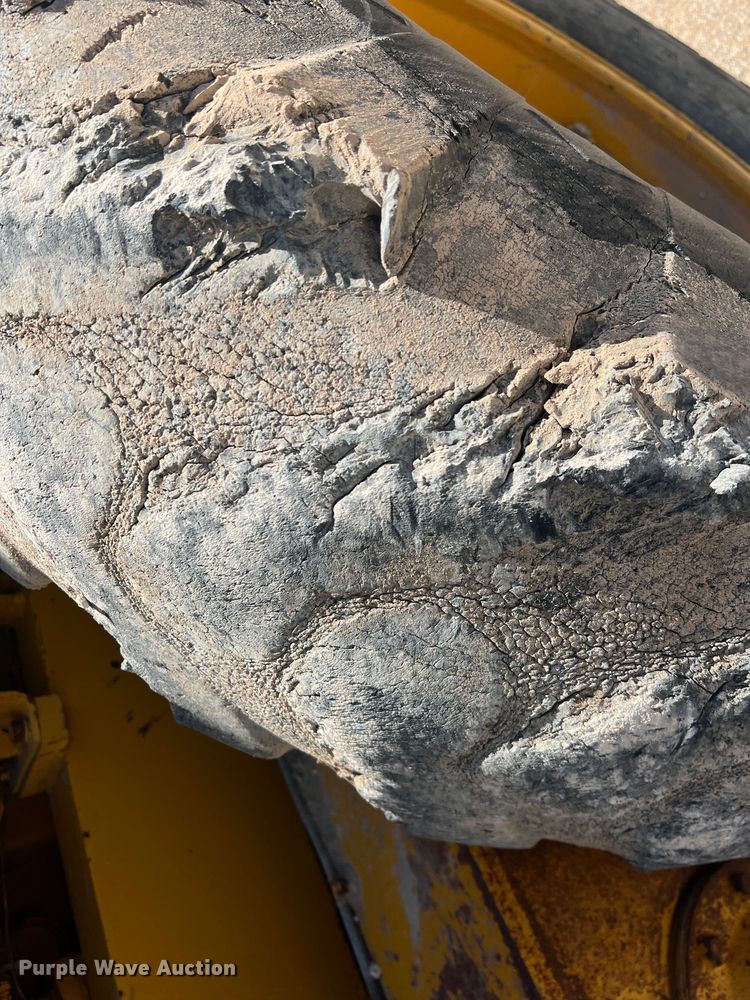 image for item DR5746 1973 Caterpillar 12F  rigid frame motor grader