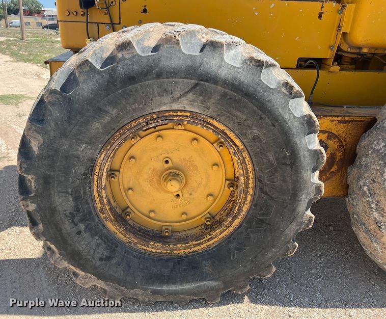 image for item DR5746 1973 Caterpillar 12F  rigid frame motor grader