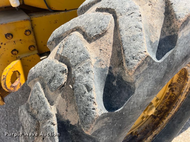 image for item DR5746 1973 Caterpillar 12F  rigid frame motor grader