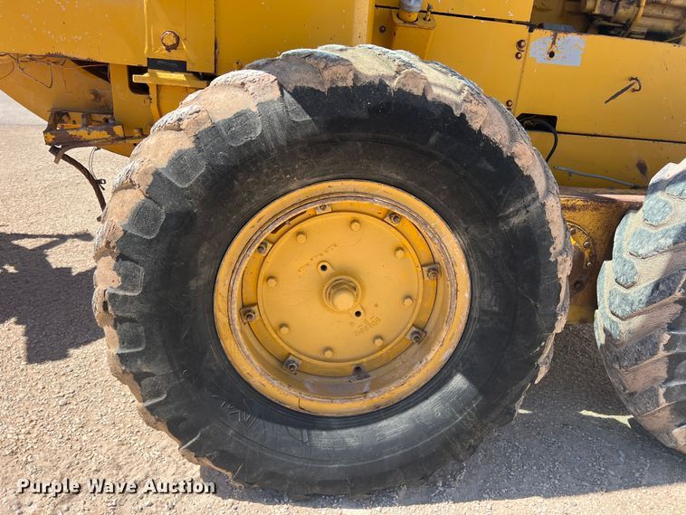 image for item DR5746 1973 Caterpillar 12F  rigid frame motor grader