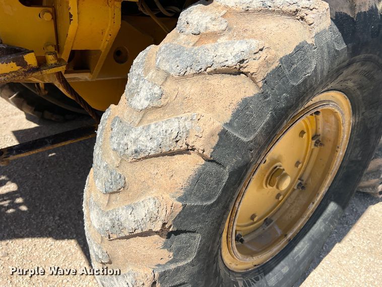 image for item DR5746 1973 Caterpillar 12F  rigid frame motor grader