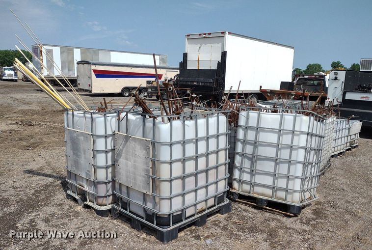 image for item DS6424 (10) totes of stakes