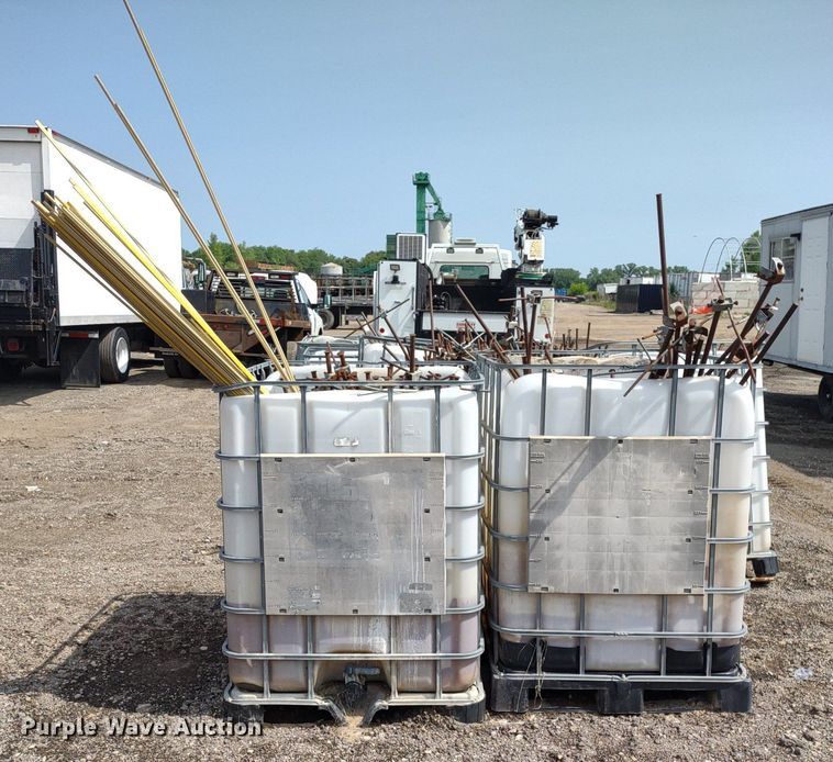 image for item DS6424 (10) totes of stakes