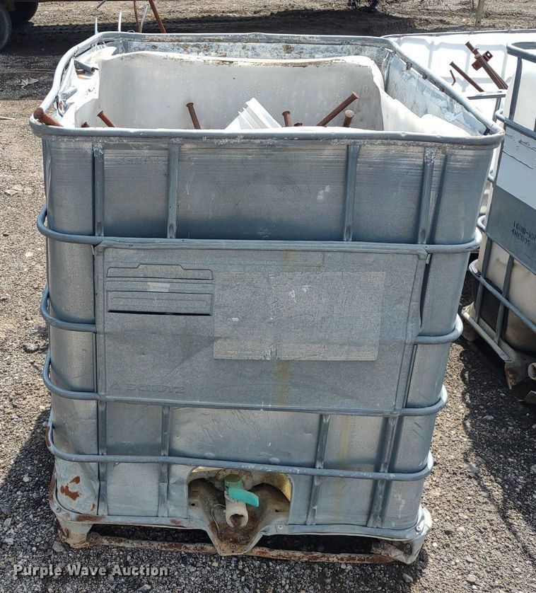 image for item DS6424 (10) totes of stakes