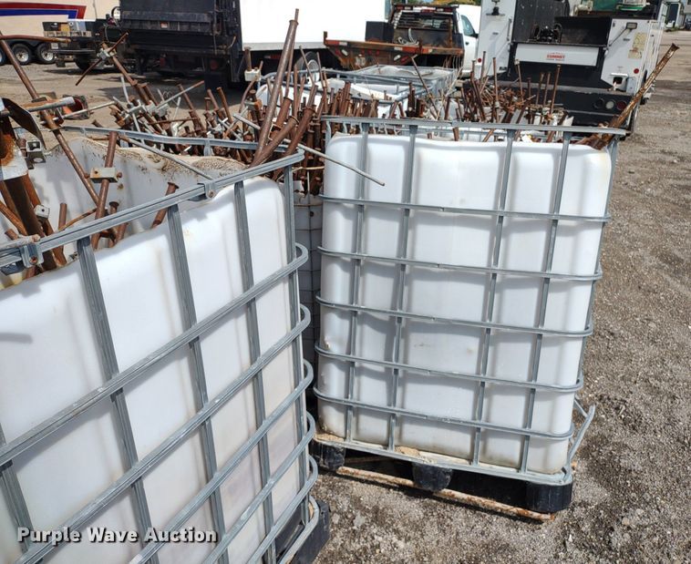 image for item DS6424 (10) totes of stakes