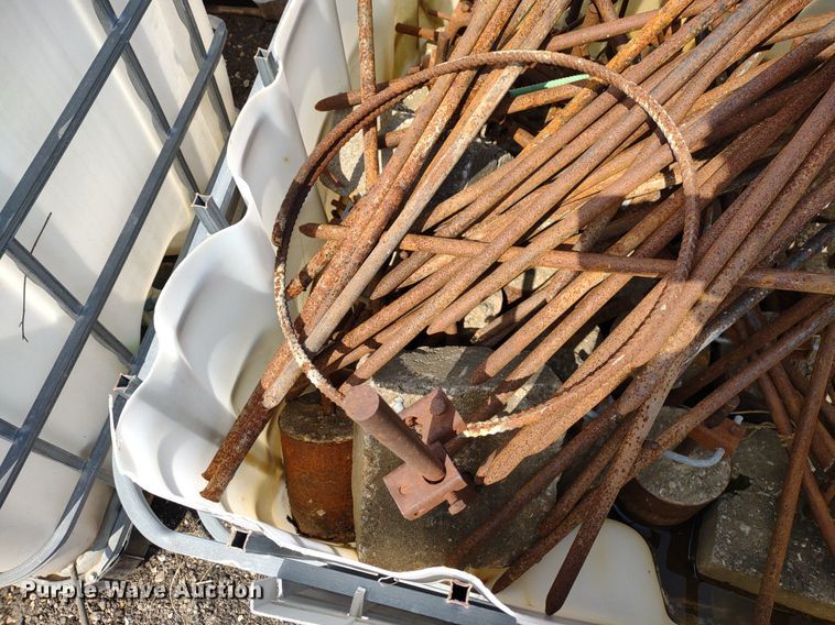 image for item DS6424 (10) totes of stakes