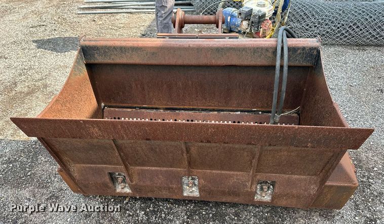 image for item DS6436 2015 Remu L85  52" W excavator screening bucket