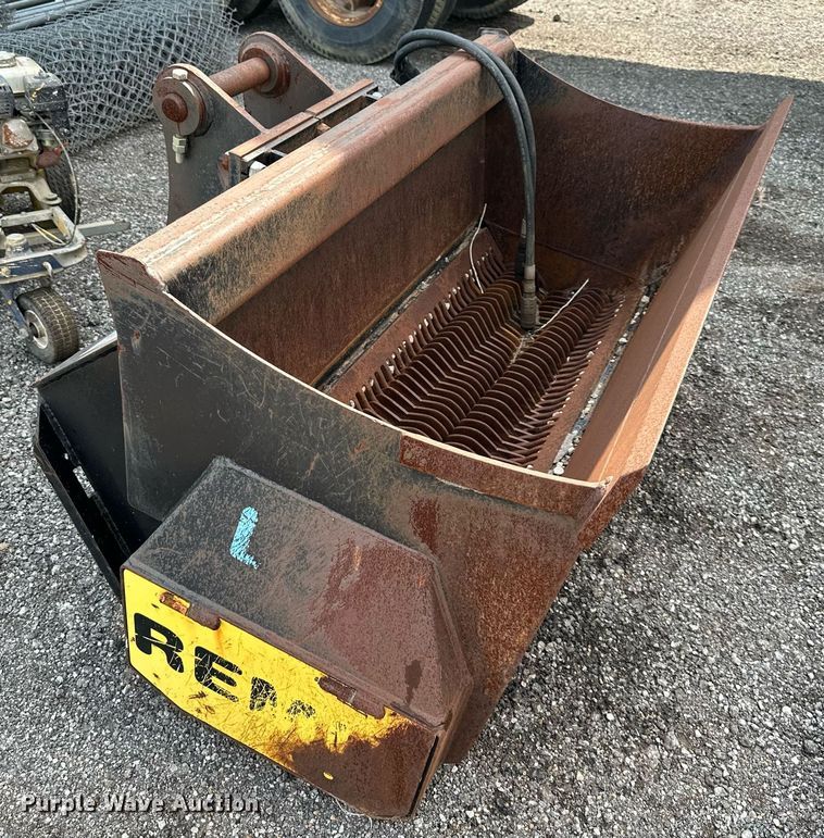 image for item DS6436 2015 Remu L85  52" W excavator screening bucket