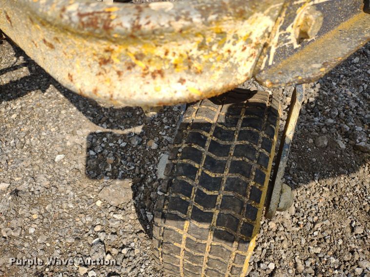 image for item DS6437 Graco 5900  paint striper