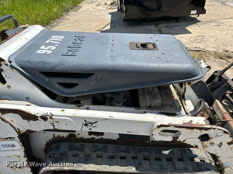 image for item DS6458 2005 Bobcat MT52  compact utility loader